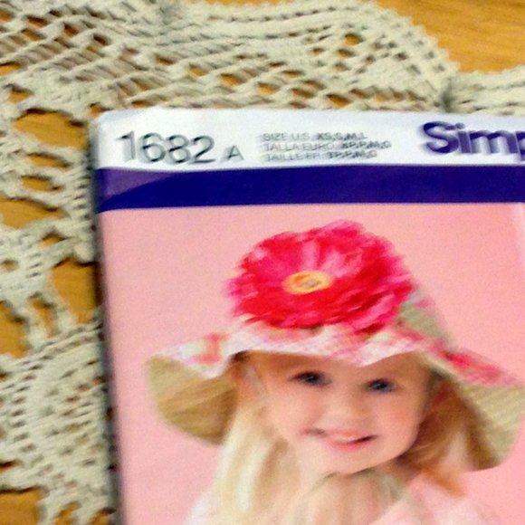 Sewing Pattern, Simplicity 1682 girls hat pattern, uncut - Picture 3 of 8